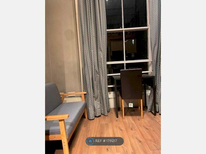 Studio To Rent In St. Stephens Gardens, London, W2