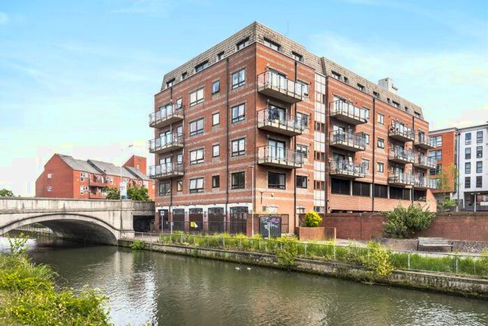 2 Bedroom Flat To Rent In Royal Court, Kings Road, Reading, Berkshire, RG1