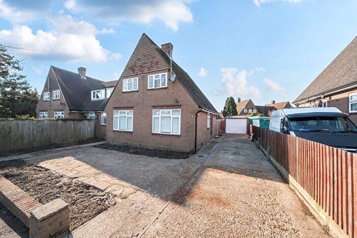 4 Bedroom Semi Detached House For Sale In Woodcock Hill, Sandridge, St. Albans, AL4