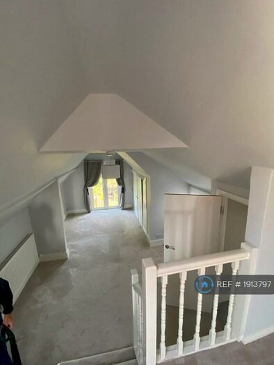 2 Bedroom Penthouse To Rent In Glebe Avenue, Enfield, EN2