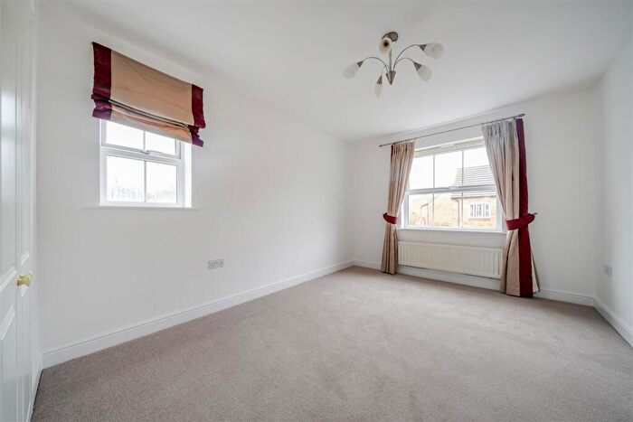 5 Bedroom Detached House For Sale In Gala Close, Bedford, MK41