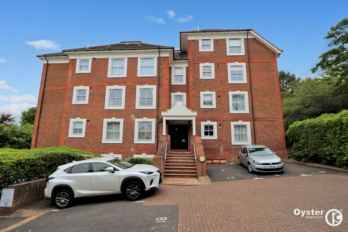 2 Bedroom Flat To Rent In Woodside Grange Road, London, N12