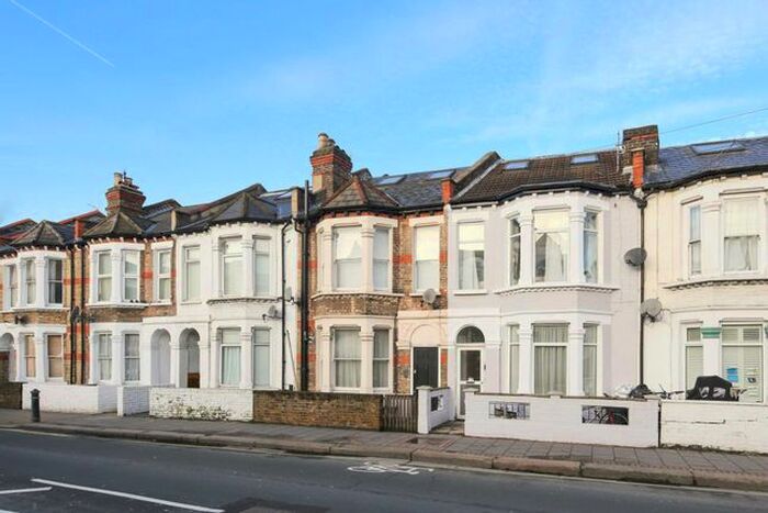 2 Bedroom Flat To Rent In Townmead Road, Sands End, Fulham, SW6