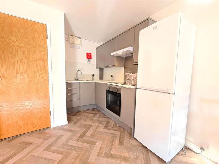 3 Bedroom Flat To Rent In Bed Flats. The Forum, Tiverton Way, Cambridge, CB1