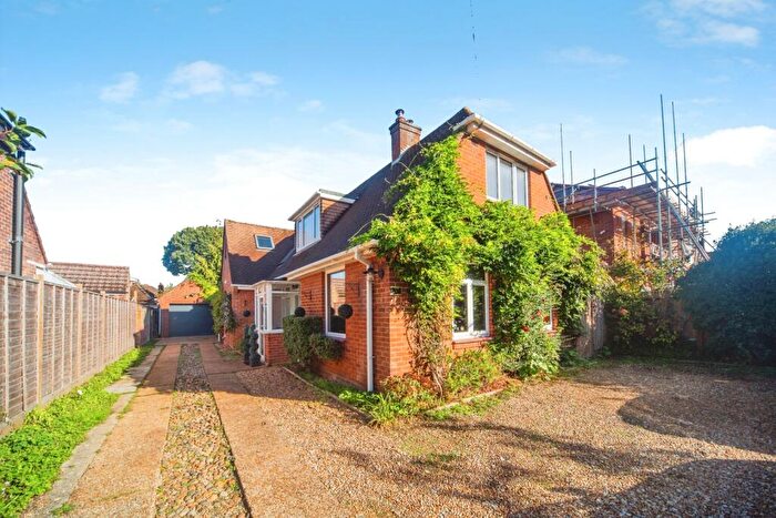 4 Bedroom Bungalow For Sale In Burgess Road, Southampton, Hampshire, SO16