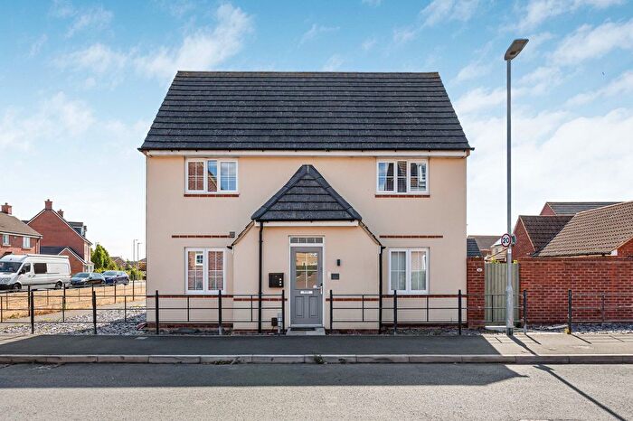 3 Bedroom Semi-Detached House For Sale In Greycing Street, Swindon, SN25