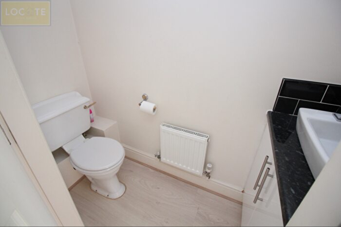 4 Bedroom Semi-Detached House To Rent In Roe Green, Worsley, Manchester, M28