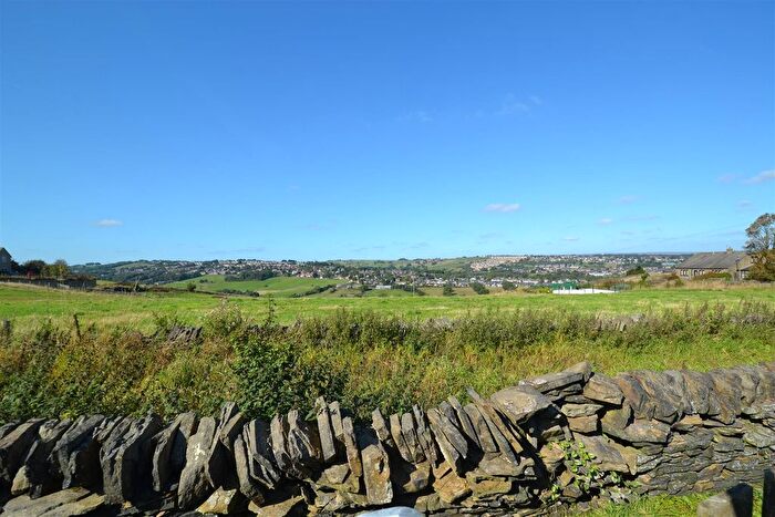 3 Bedroom Terraced House For Sale In Delph Terrace, Clayton, Bradford, BD14