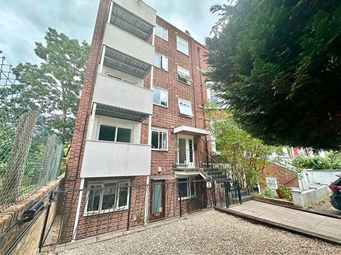 2 Bedroom Flat To Rent In Brixton Hill, Brixton, SW2