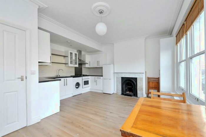 2 Bedroom Flat To Rent In Alexandra Road London, N8