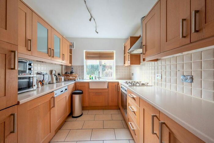 2 Bedroom Flat To Rent In St Johns Avenue, Putney, London, SW15