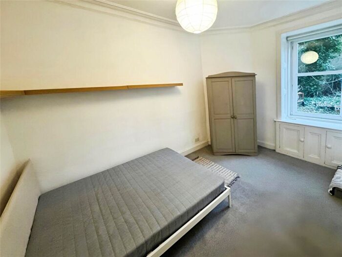 1 Bedroom Flat To Rent In Albion Road, Edinburgh, Midlothian, EH7