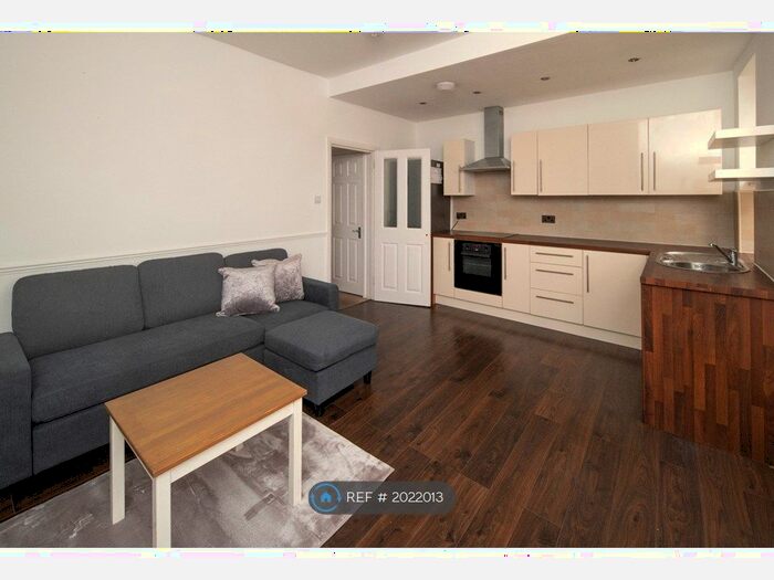 3 Bedroom Flat To Rent In Fishponds Road, Fishponds, Bristol, BS16