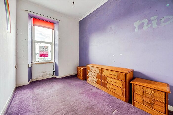 2 Bedroom Flat For Sale In East Princes Street, Helensburgh, Argyll And Bute, G84
