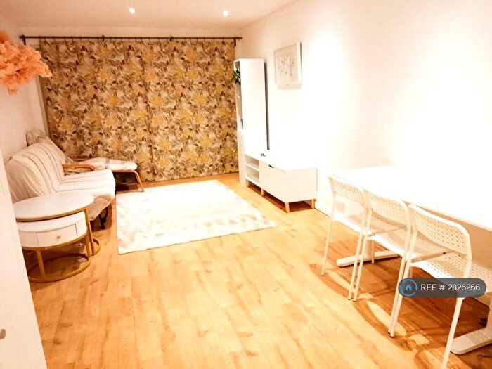 1 Bedroom Flat To Rent In Lower Strand, London, NW9