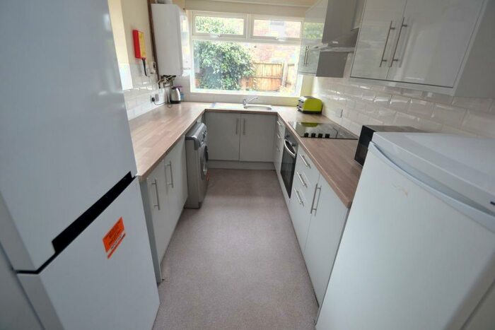 4 Bedroom Semi-Detached House To Rent In Trinity Avenue, Lenton, Nottingham, NG7