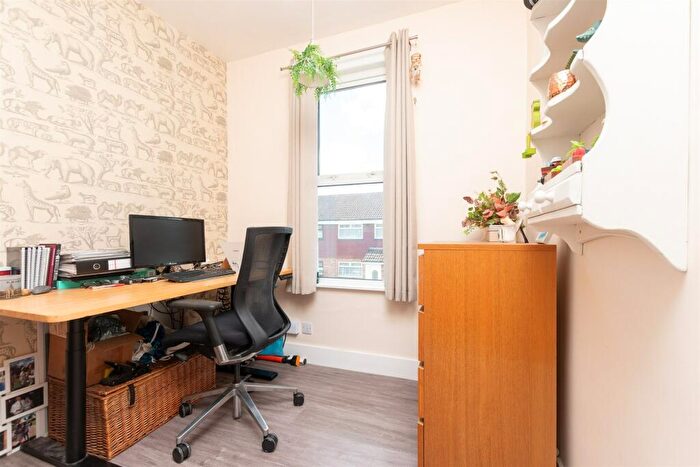3 Bedroom Terraced House For Sale In Brook Road, Northfleet, Gravesend, Kent, DA11