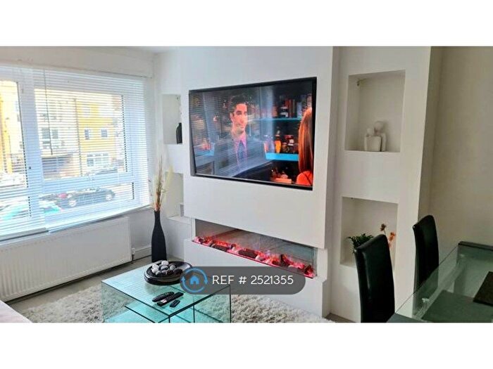 2 Bedroom Flat To Rent In Leyton Court Forest Hill, Forest Hill, SE23