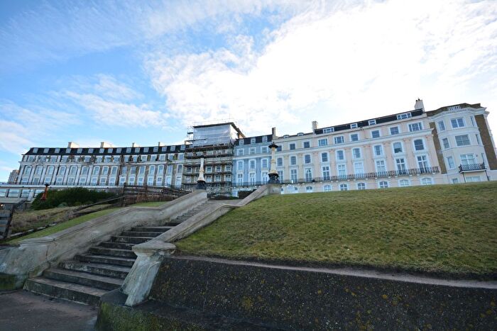 2 Bedroom Flat For Sale In Royal Crescent, Margate, Kent, CT9