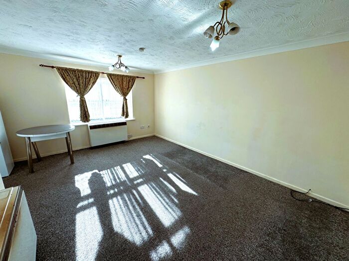 2 Bedroom Flat To Rent In Burns Avenue, Romford, RM6