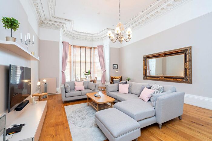 2 Bedroom Flat To Rent In Park Terrace, Glasgow, G3