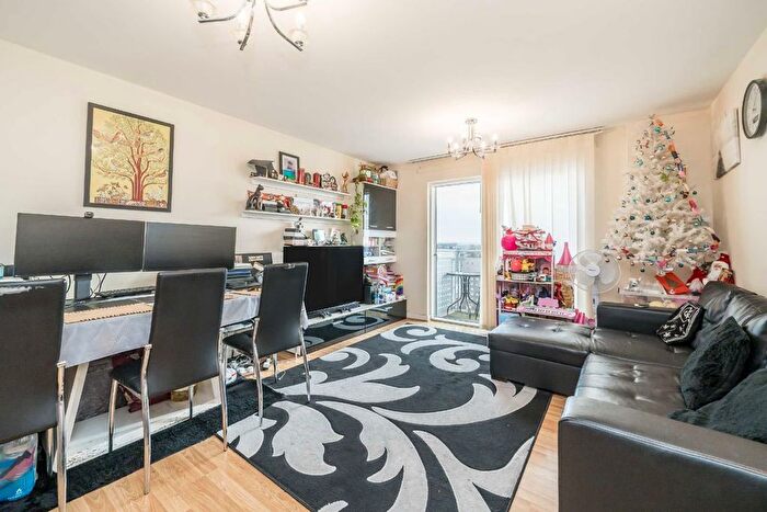 1 Bedroom Flat For Sale In Prince Regent Road, Hounslow, TW3