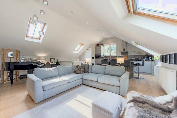 3 Bedroom Apartment To Rent In Spring Hill Road, Begbroke, OX5