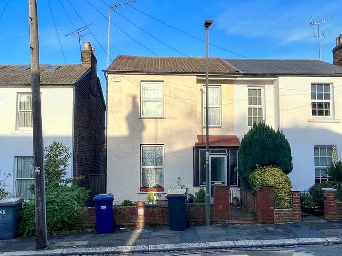 2 Bedroom Semi-Detached House To Rent In Trinity Road, East Finchley, N2