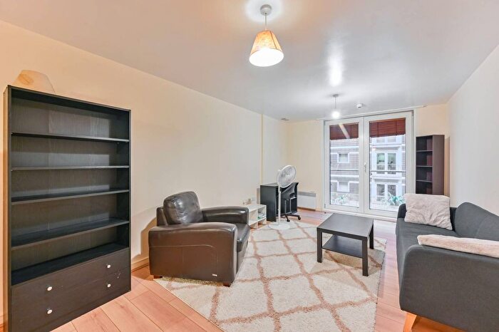 1 Bedroom Flat To Rent In Salamanca Place, Albert Embankment, London, SE1