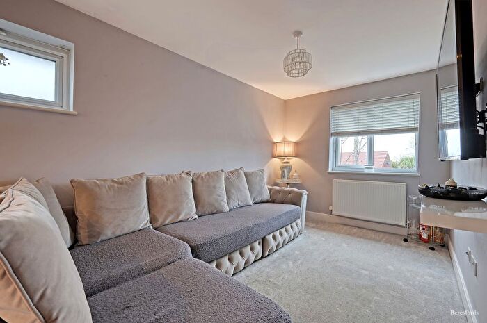 1 Bedroom Flat For Sale In Gatwick View, Billericay, CM12