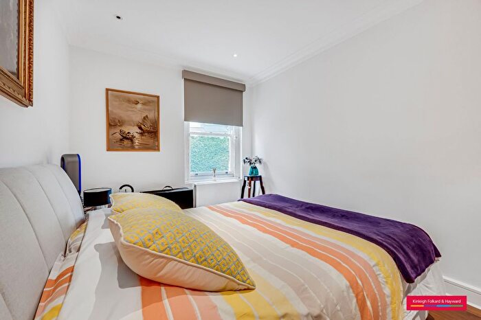 3 Bedroom Flat To Rent In Rosslyn Hill, London, NW3