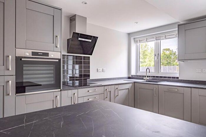2 Bedroom Flat To Rent In Bladon Close, Oxford, OX2