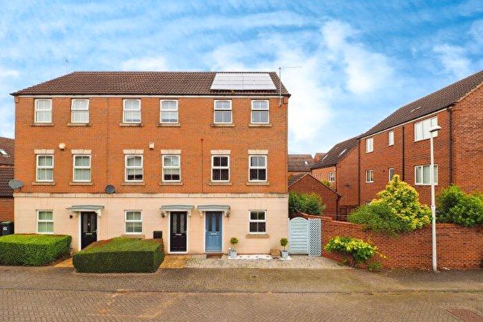 3 Bedroom Town House To Rent In Centurion Close, Nottingham, NG15