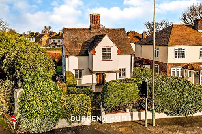 4 Bedroom Detached House For Sale In Hornchurch Road, Hornchurch, RM11