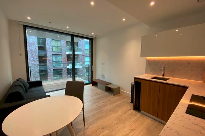 Studio To Rent In Piazza Walk, London, E1