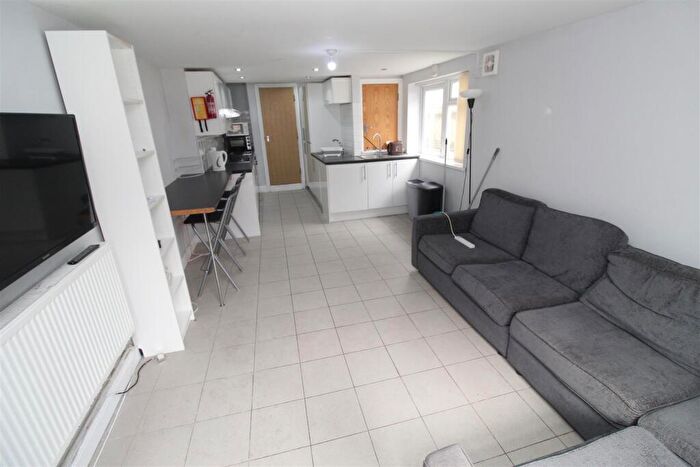 4 Bedroom House To Rent In Hirwain Street, Cathays, Cardiff, CF24