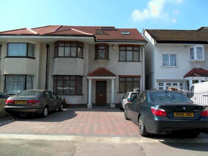 7 Bedroom Semi-Detached House To Rent In Boston Gardens, London, W7