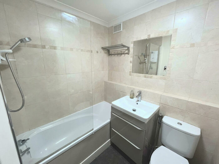 2 Bedroom Apartment To Rent In Ingledew Court, Leeds, West Yorkshire, LS17