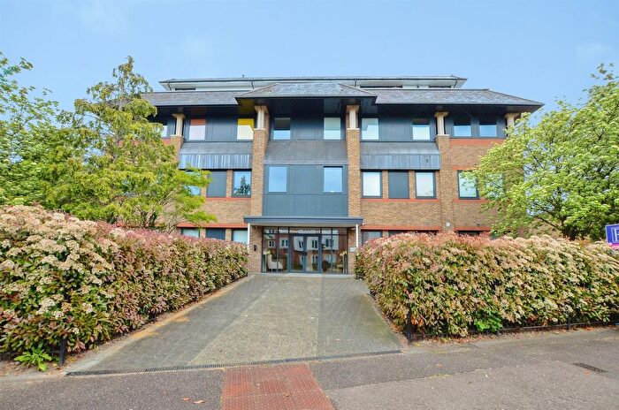 1 Bedroom Flat For Sale In Aldenham Road, Bushey, WD23