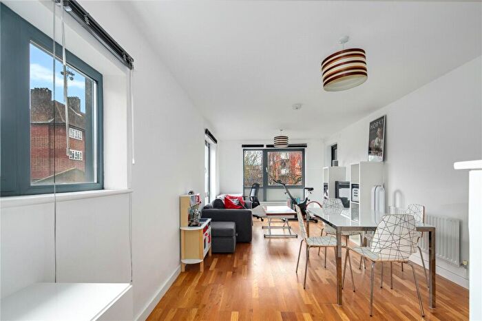 2 Bedroom Flat To Rent In Inigo Jones House, Gill Street, Limehouse, London, E14