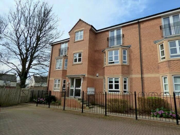 2 Bedroom Flat To Rent In Royal Troon Mews, Wakefield, WF1