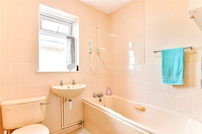 2 Bedroom Flat For Sale In Sandringham Court, Old Salts Farm Road, Lancing, West Sussex, BN15