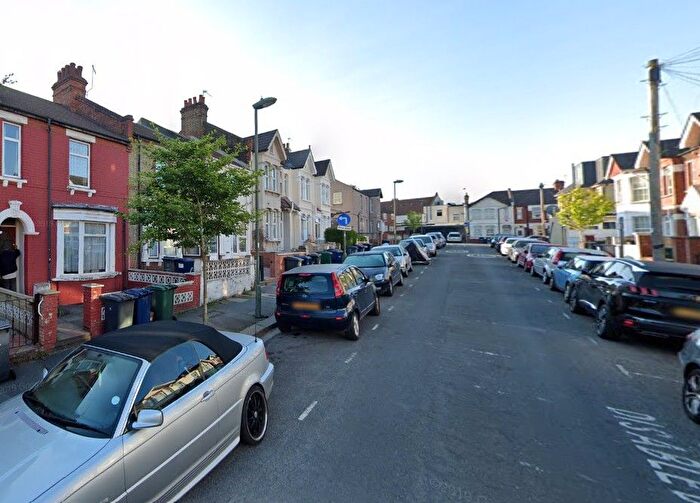 Studio To Rent In Russell Road, London, NW9