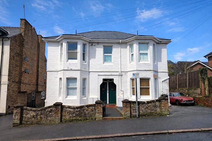 1 Bedroom Flat For Sale In St. Michaels Road, Aldershot, Hampshire, GU12