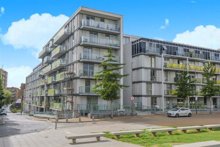 Flat To Rent In Chadwell Lane, Hornsey, N8