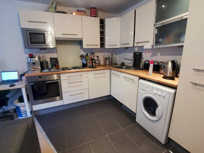 1 Bedroom Flat To Rent In Barnfield House, Salford Approach, M3