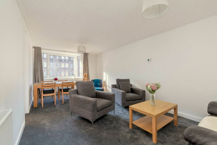 3 Bedroom Apartment To Rent In Saunders Street, Edinburgh, EH3