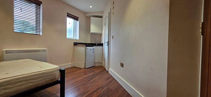 Studio To Rent In Thornsbeach Road, London, SE6