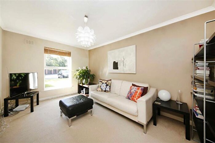 1 Bedroom Flat To Rent In Lee Park, Blackheath, SE3