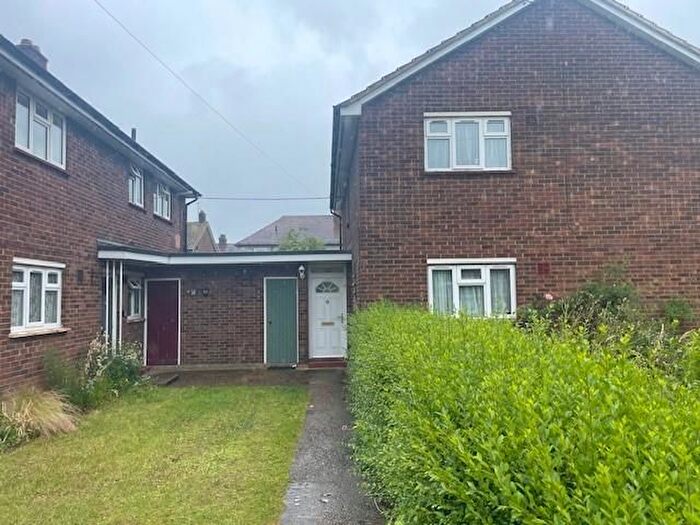 2 Bedroom Maisonette To Rent In Eagle Avenue, Chadwell Heath, Romford, RM6